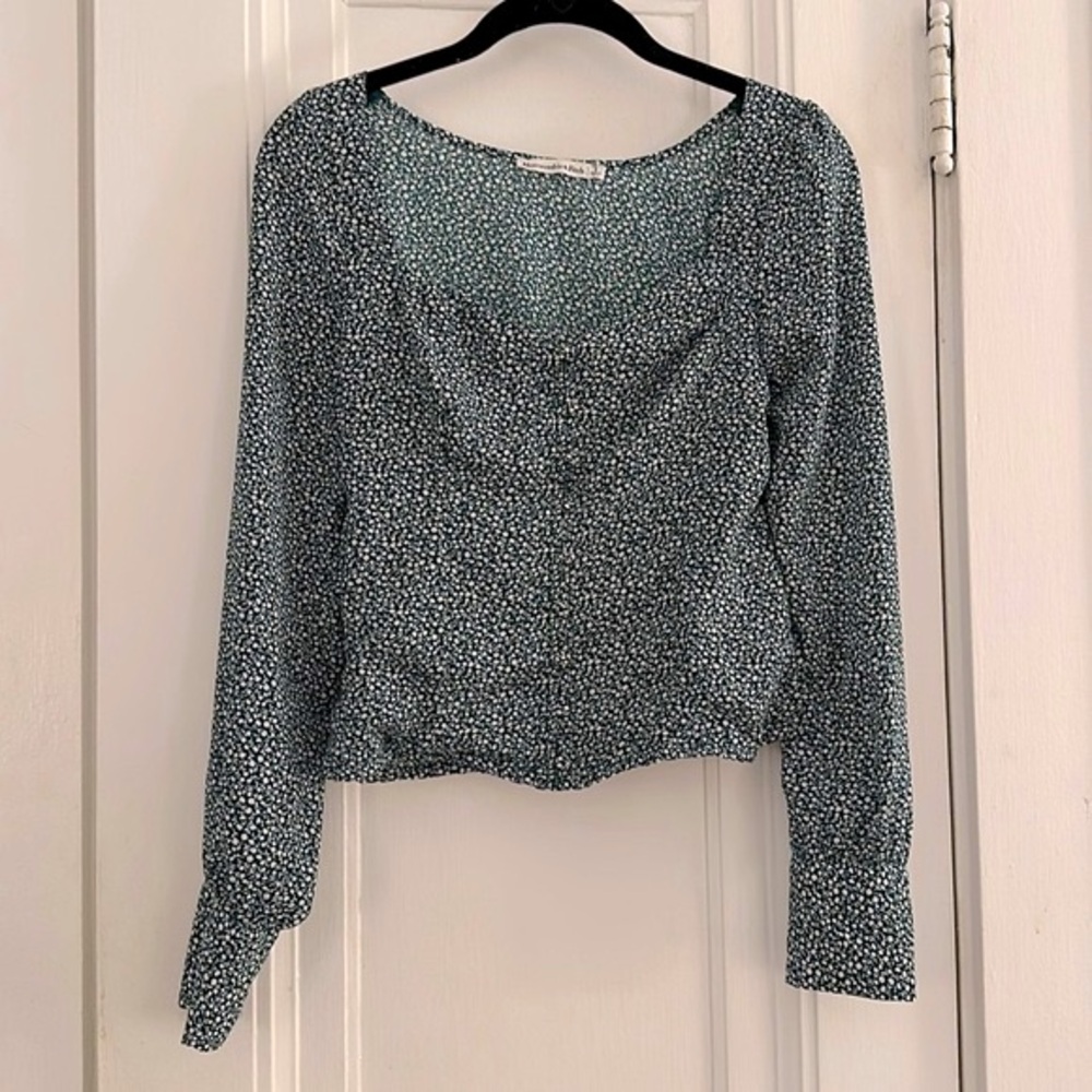 Abercrombie and Fitch Women’s Dark Green and White Floral Top - Size S